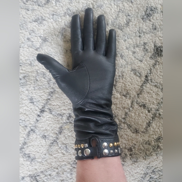 BGBG Max Azria Black Leather Studded Gloves - Picture 3 of 8